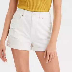 American Eagle white curvy mom short